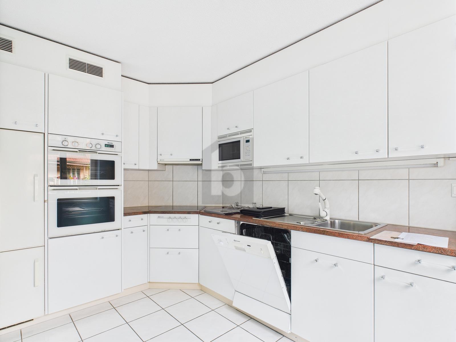 MIT GROSSEM BALKON UND BLICK INS GRÜNE! - 2