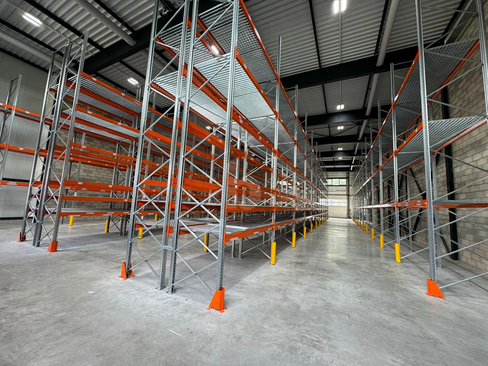 DEUX HALLES SPACIEUSES - 2