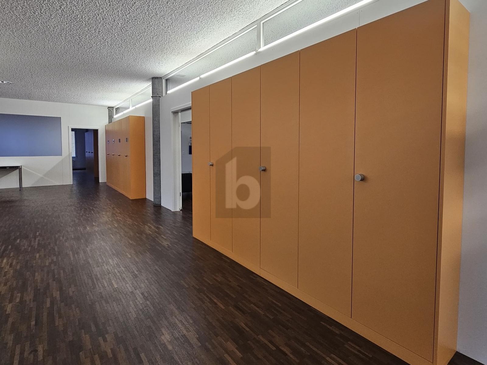 MODERNE ARBEITSFLÄCHE MIT TERRASSE - 3