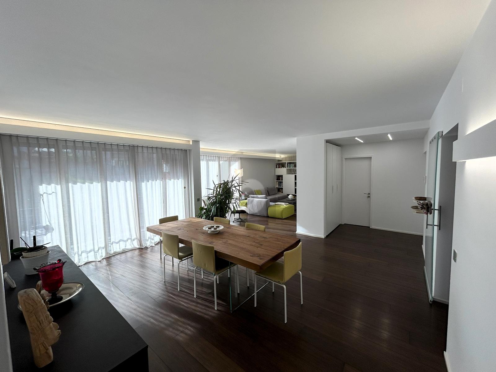 HELL UND GERÄUMIG - 0