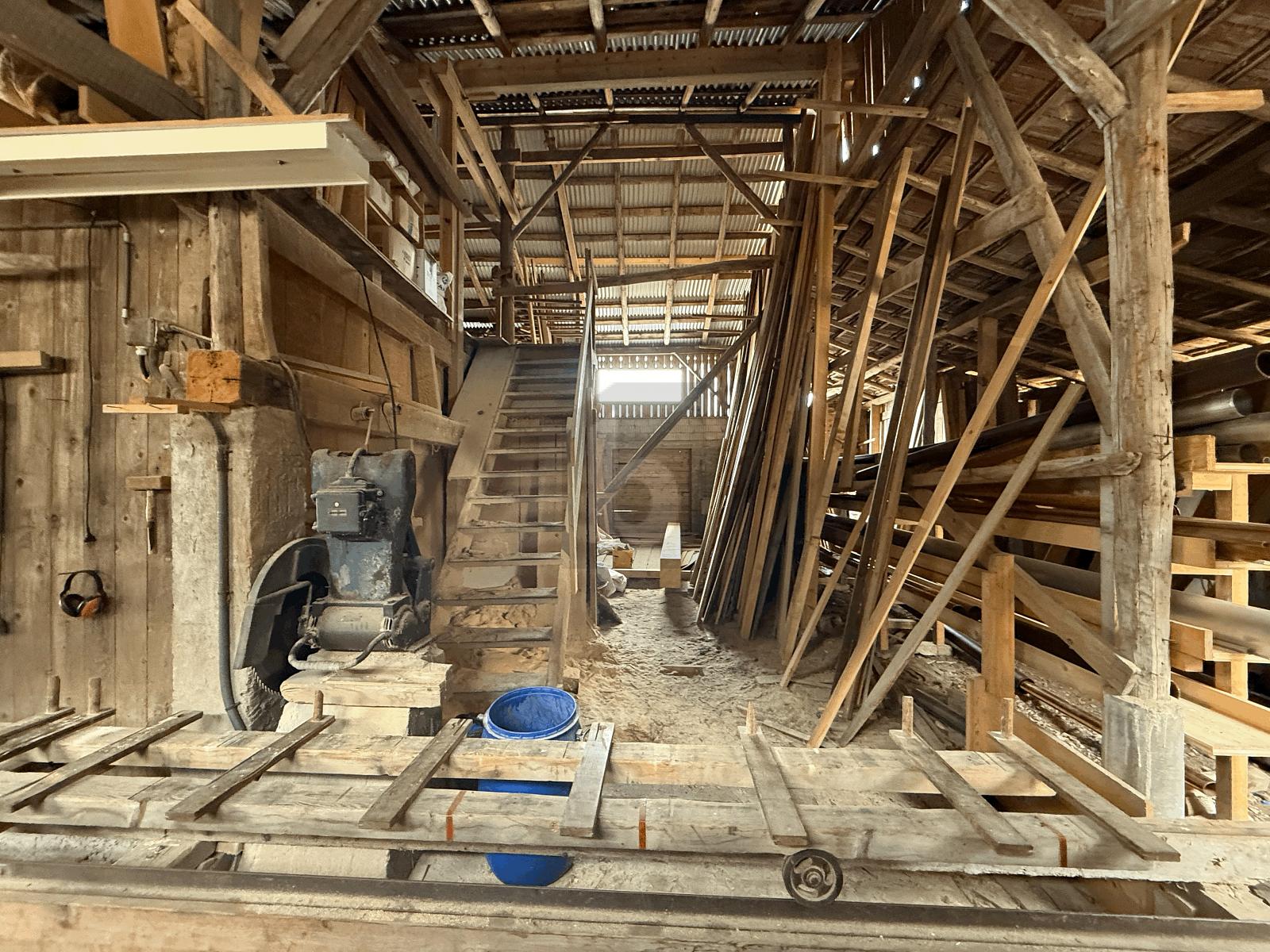 ATELIER DE CHARPENTE FERBLANTERIE MENUISERIE - 2