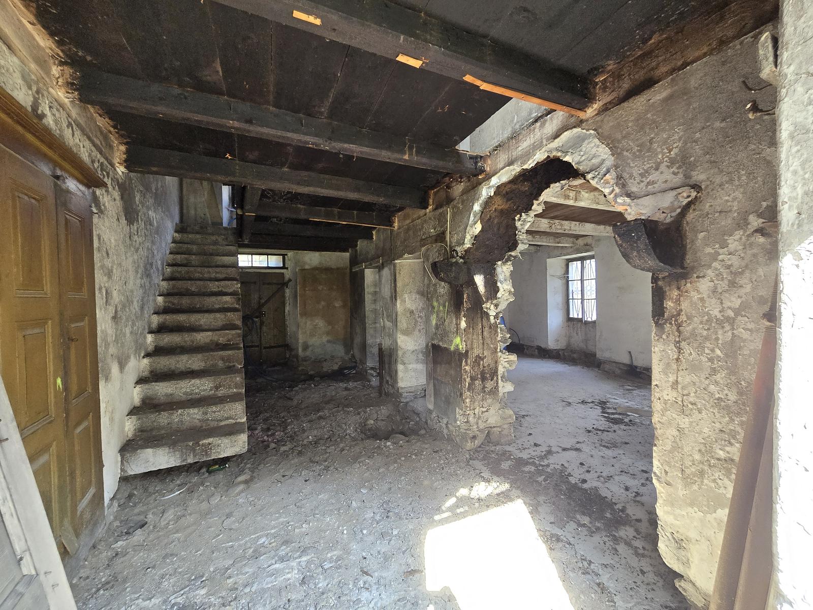 SPAZIOSO E SOLEGGIATO CON AMPIO TERRENO - 4