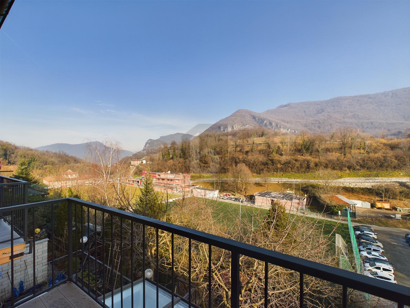 CON VISTA APERTA SUI MONTI - 1