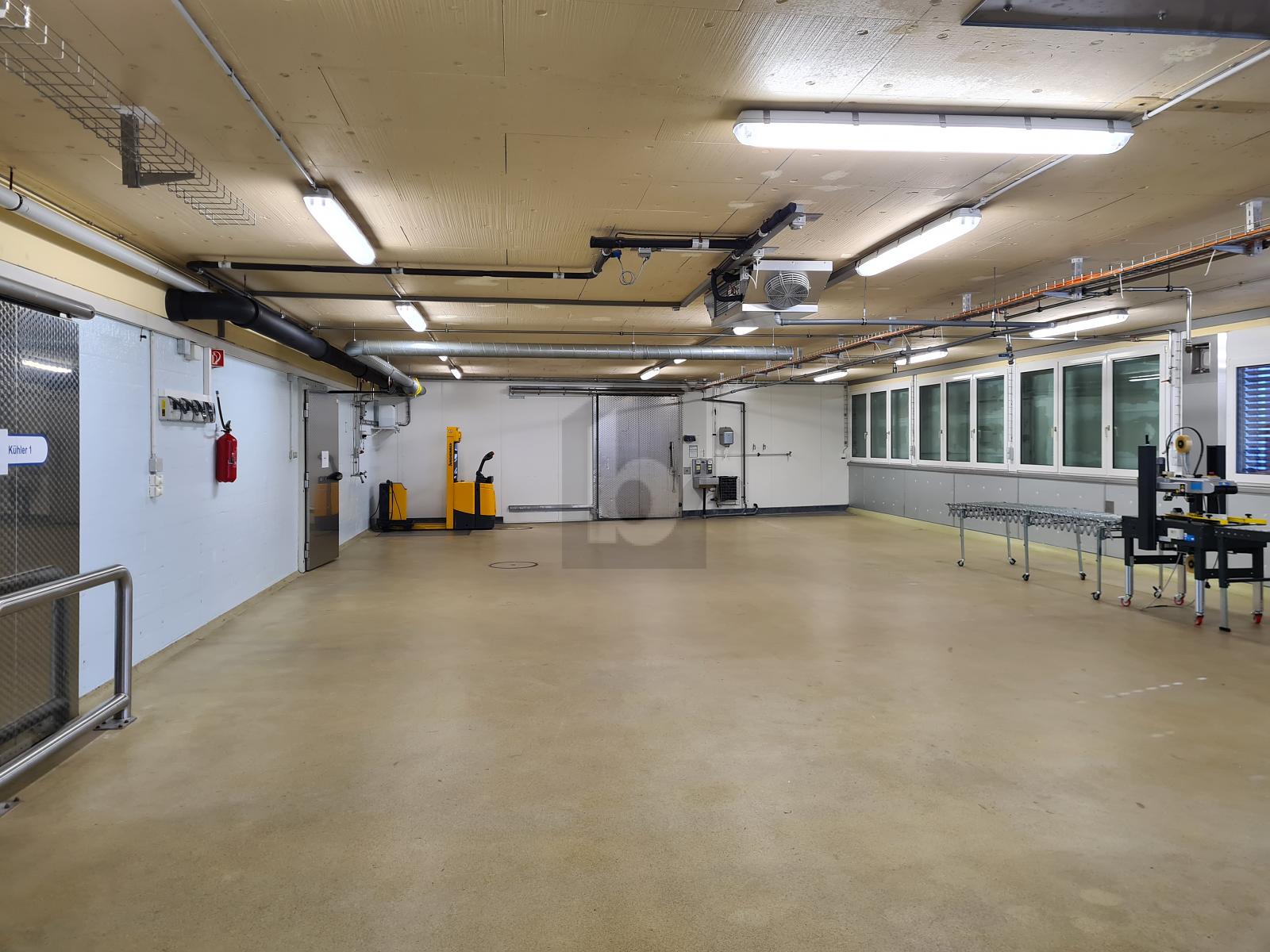 PRATKTISCH UND ZENTRAL, MIT IDEALER ABLADERAMPE - 2