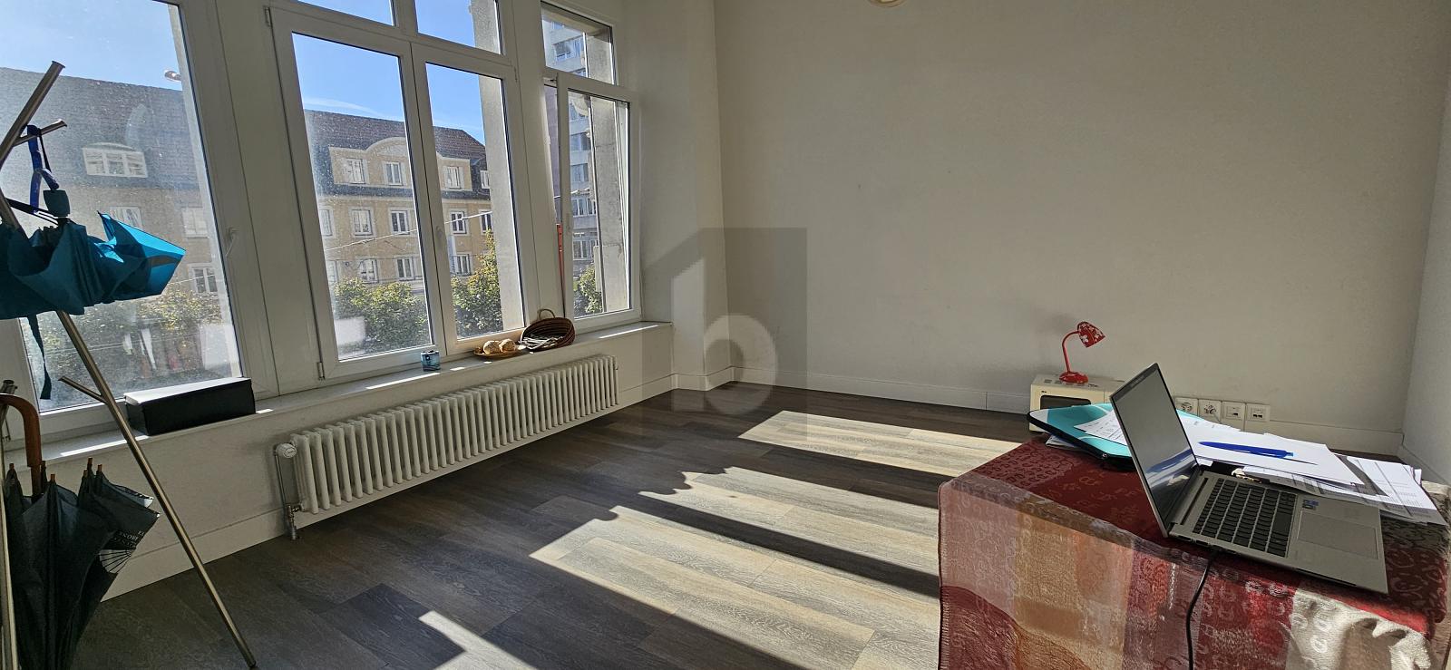 AU CENTRE VILLE IDÉALEMENT SITUÉE - 2