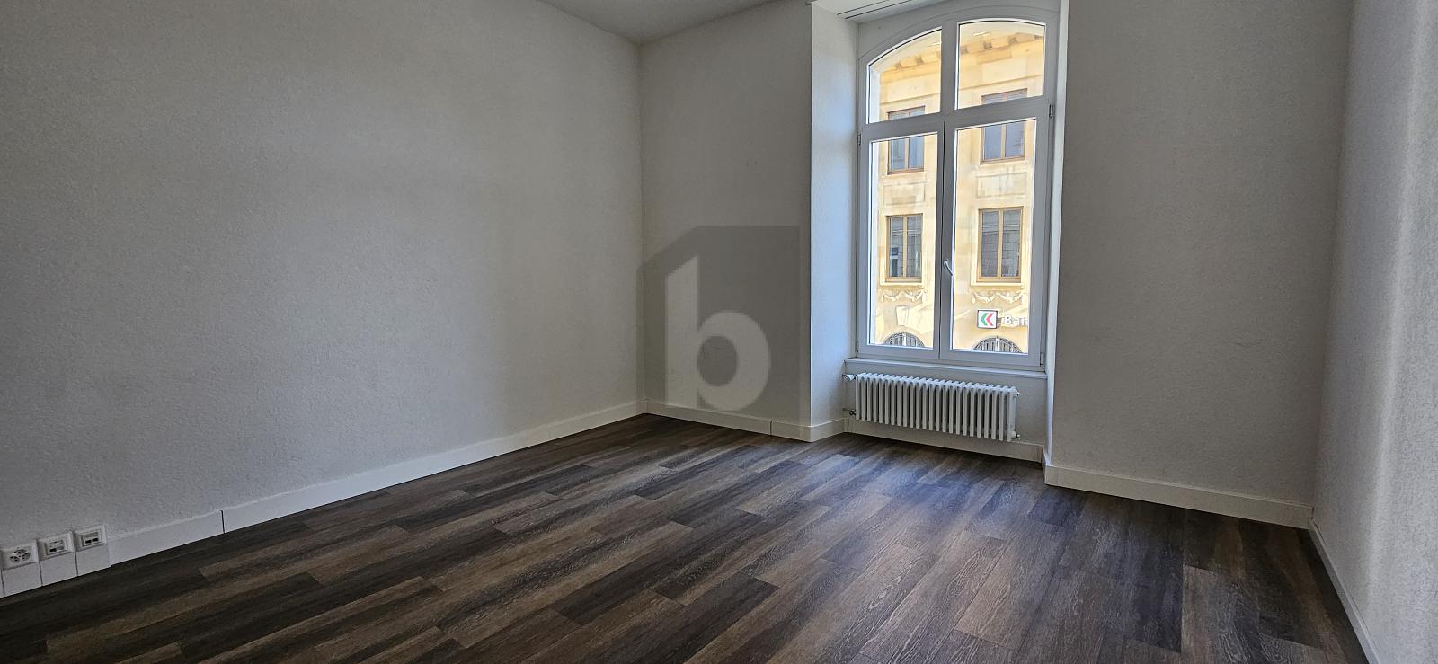 AU CENTRE VILLE IDÉALEMENT SITUÉE - 3