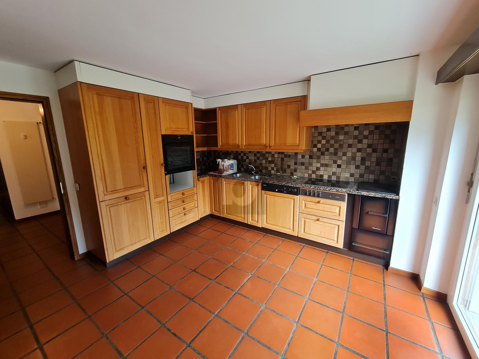 SPAZIOSO E SOLEGGIATO CON GIARDINO - 2