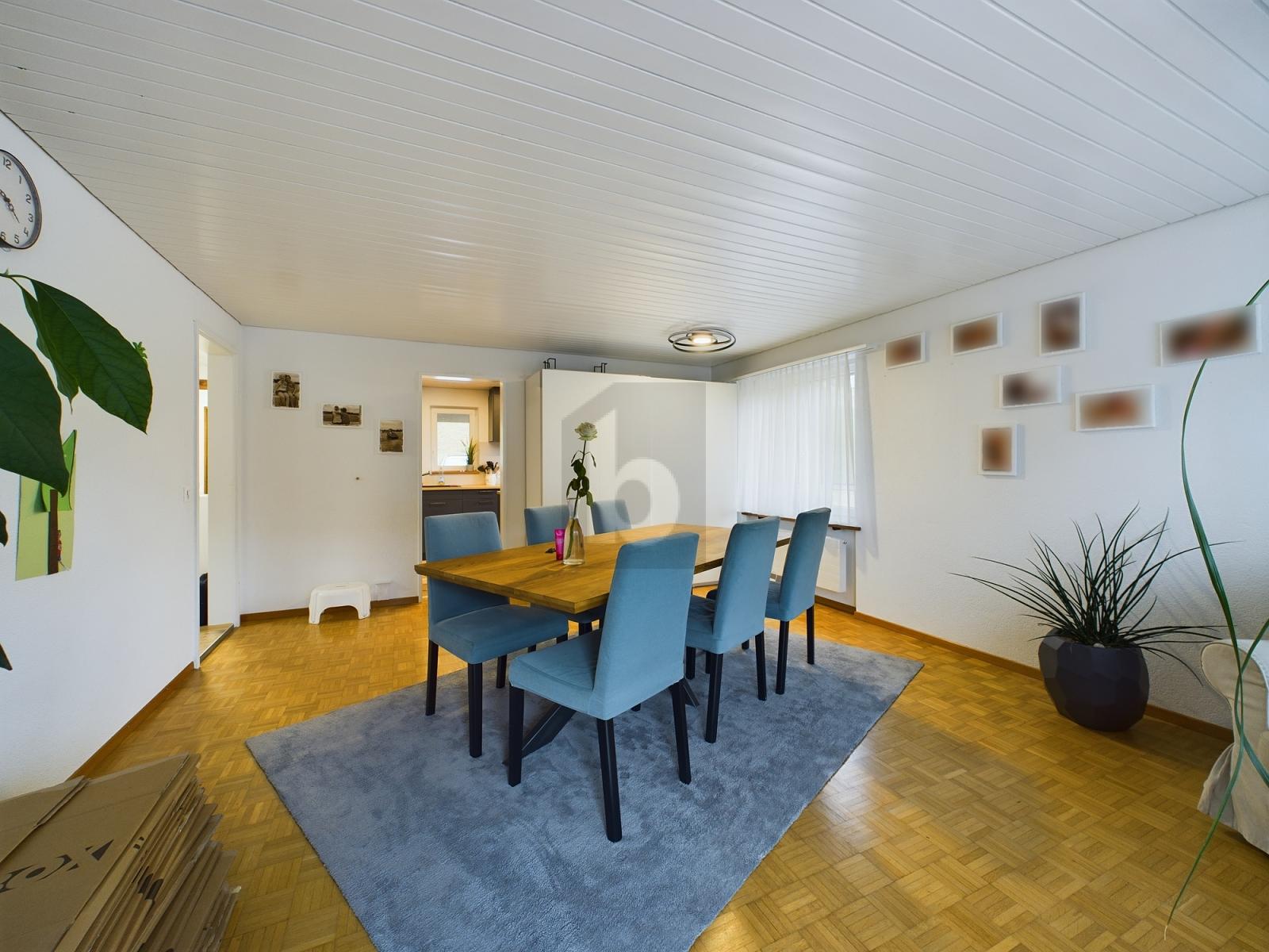 FREISTEHEND MIT VIEL UMSCHWUNG - 1