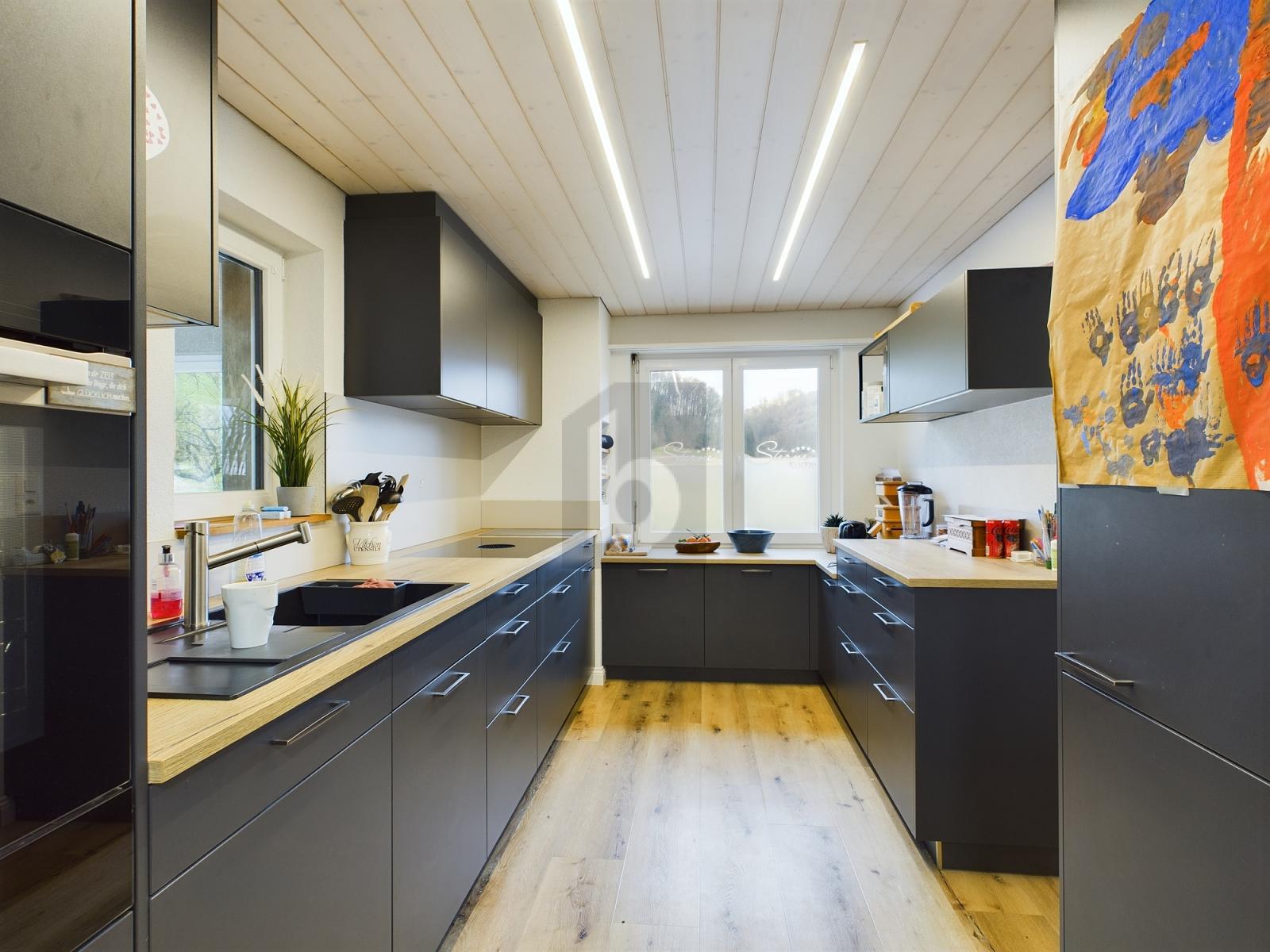 FREISTEHEND MIT VIEL UMSCHWUNG - 2