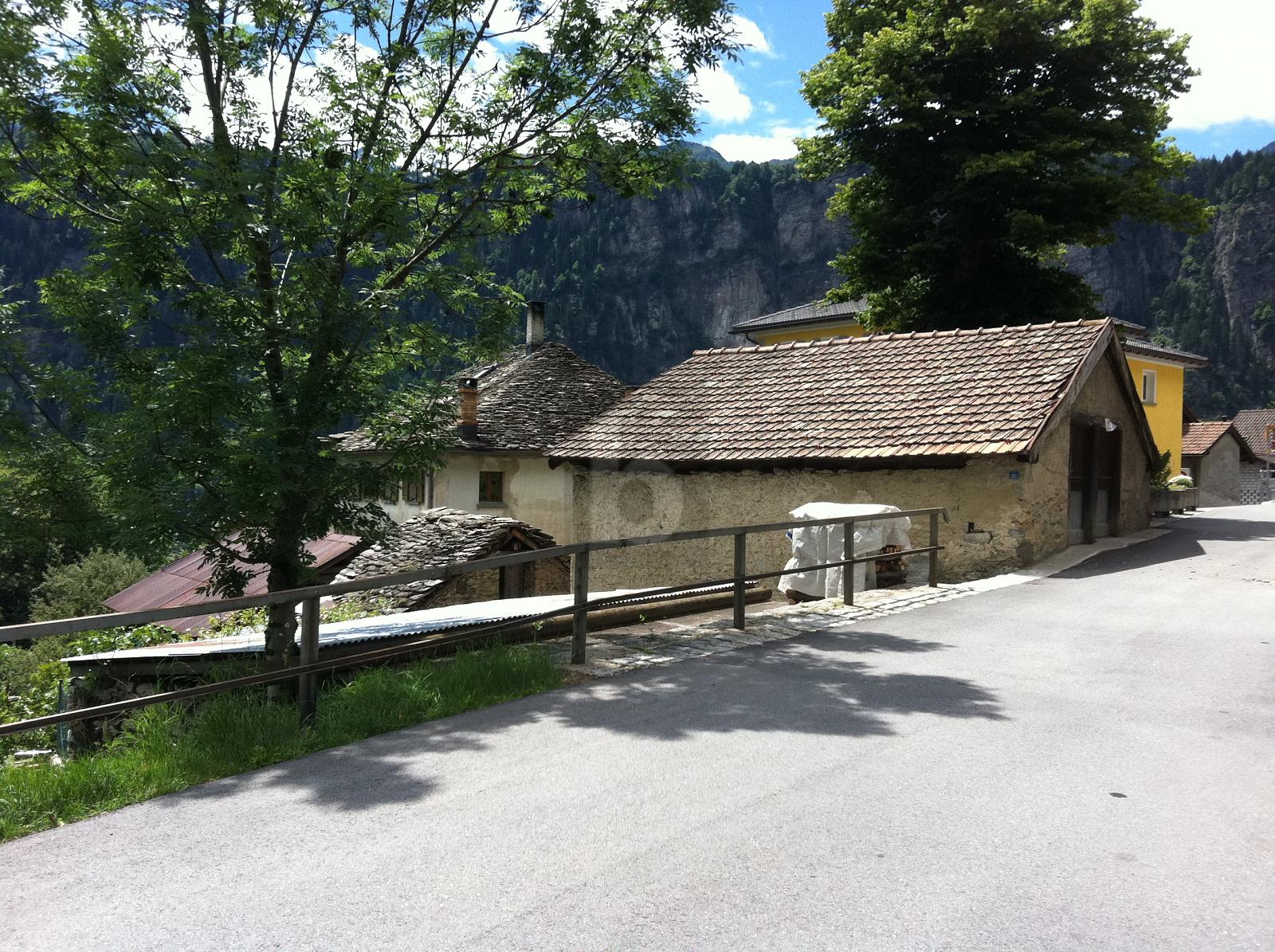 IN POSIZIONE CENTRALE, DA RISTRUTTURARE - 3