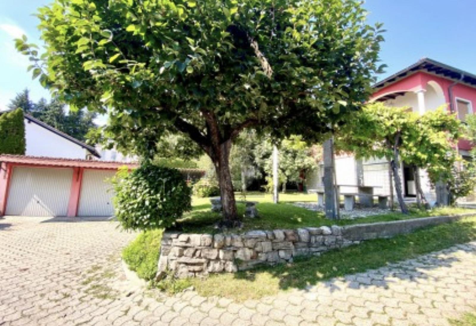 UNIFAMILIARE-BIFAMILIARE CON GIARDINO - 4