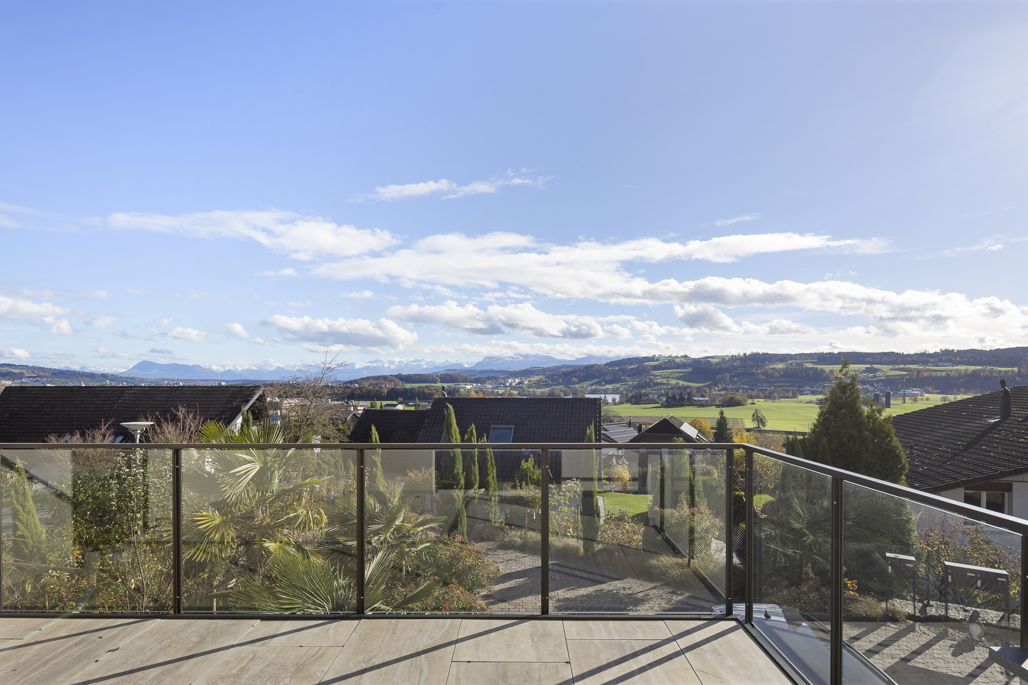 Topmodernes Raumwunder mit Traumaussicht und grosszügiger Terrasse - 0