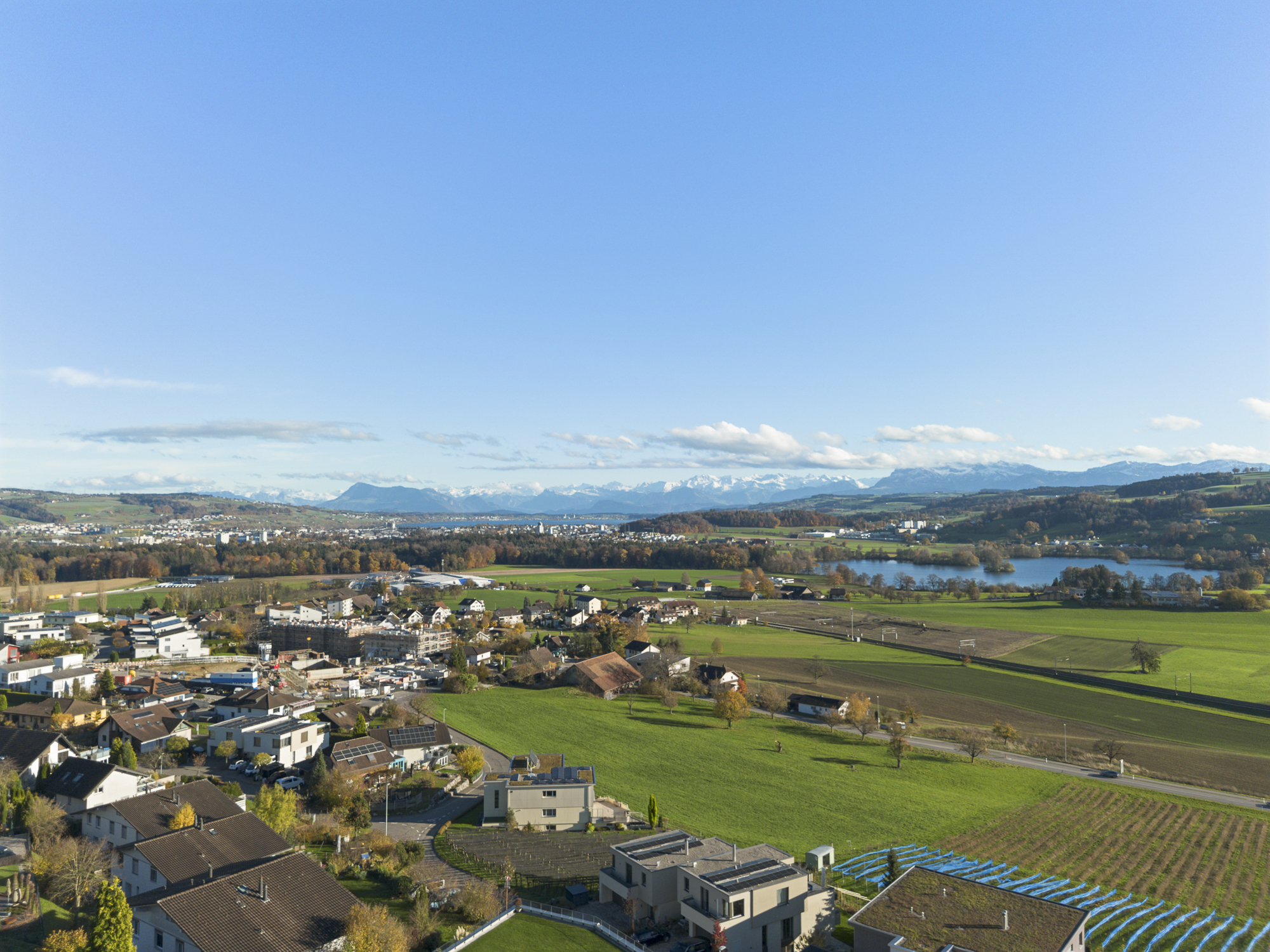 Topmodernes Raumwunder mit Traumaussicht und grosszügiger Terrasse - 1