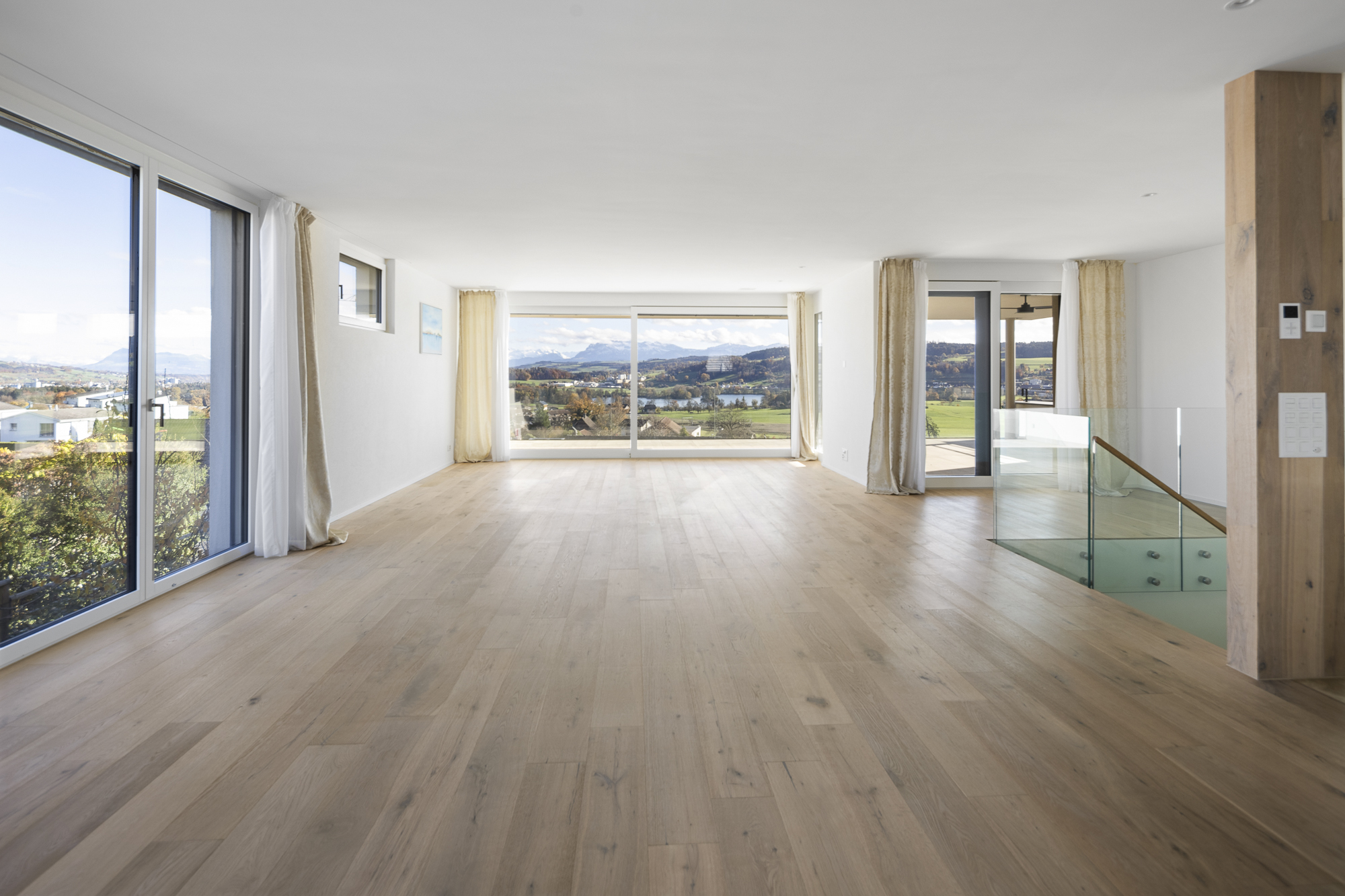 Topmodernes Raumwunder mit Traumaussicht und grosszügiger Terrasse - 3