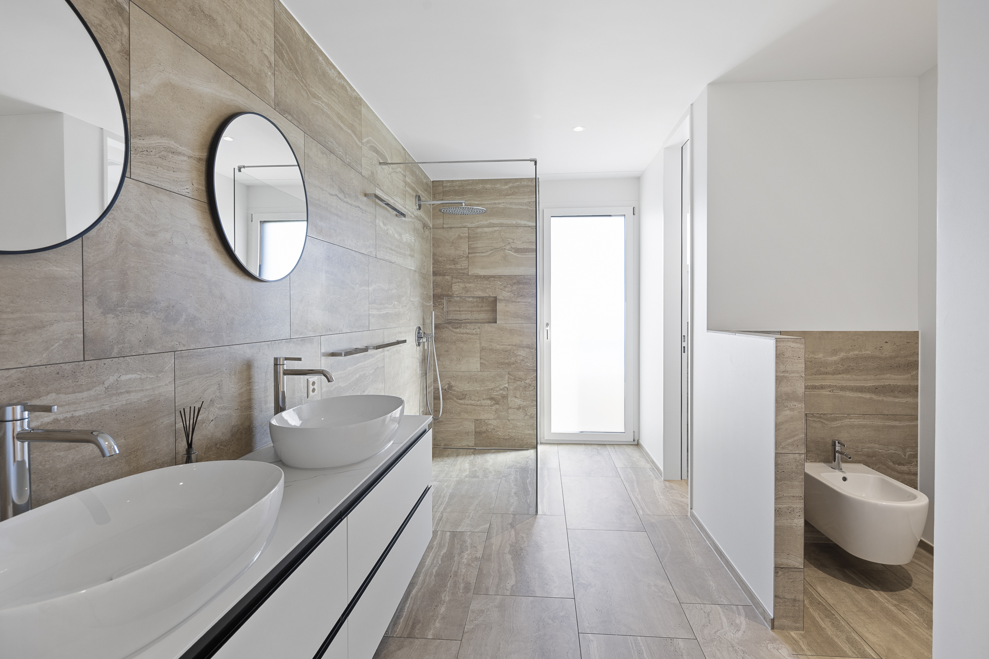 Topmodernes Raumwunder mit Traumaussicht und grosszügiger Terrasse - 11