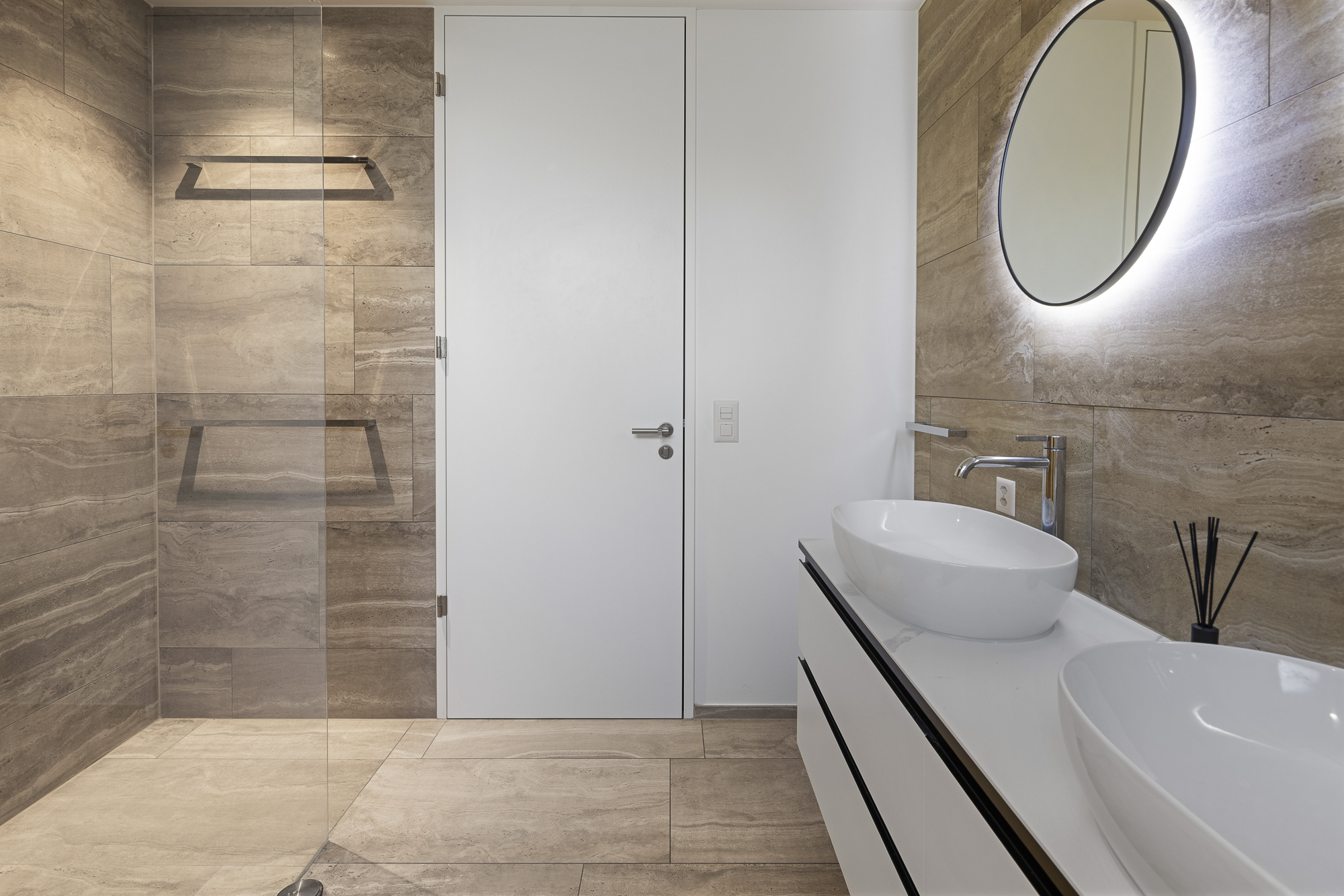 Topmodernes Raumwunder mit Traumaussicht und grosszügiger Terrasse - 12