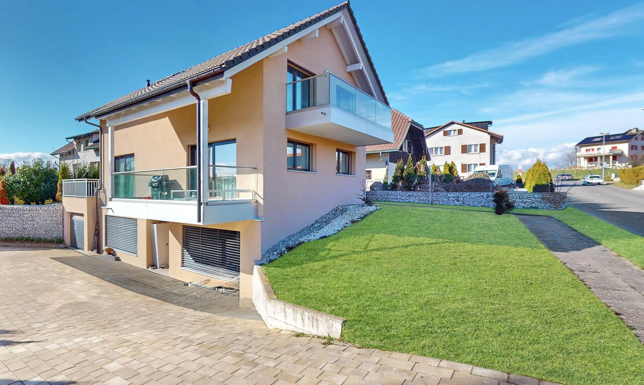 Moderne freistehende Villa mit Garten in einer ruhigen Gegend - 0