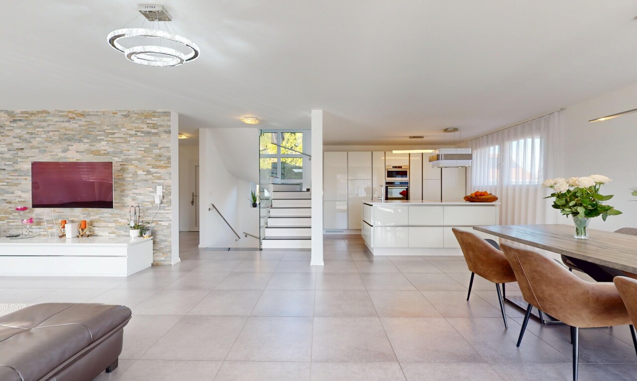 Moderne freistehende Villa mit Garten in einer ruhigen Gegend - 1