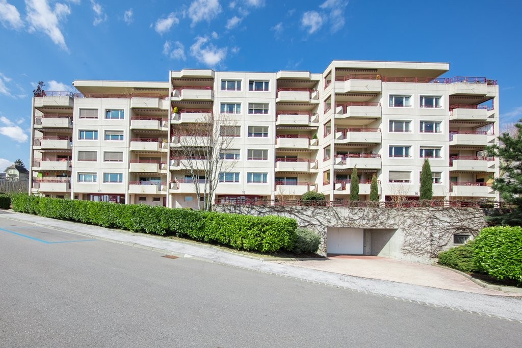 Places de stationnement à louer Rue des Troncs à Neuchâtel - 0