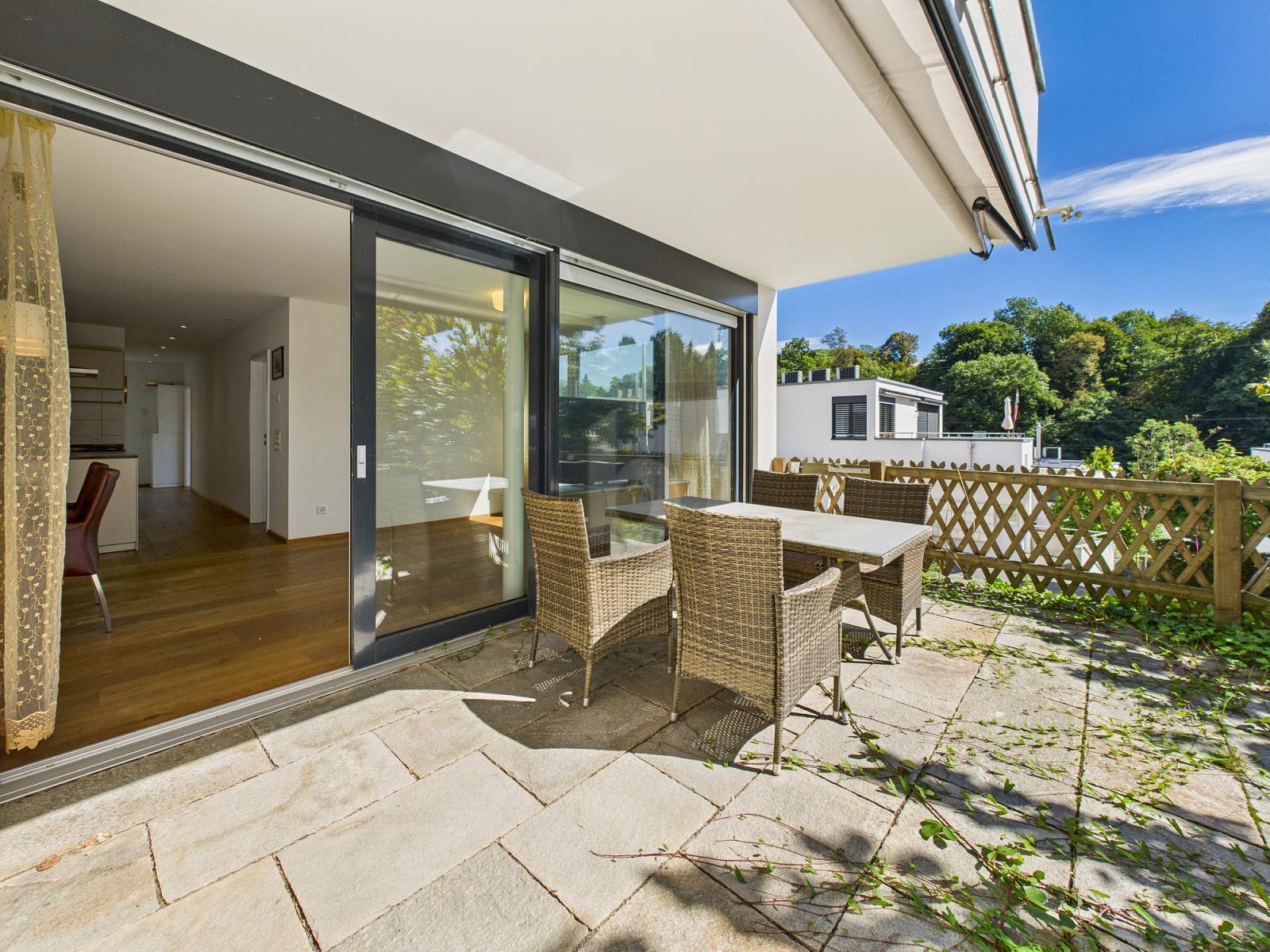 LICHTDURCHFLUTETE MIT TERRASSE - 0