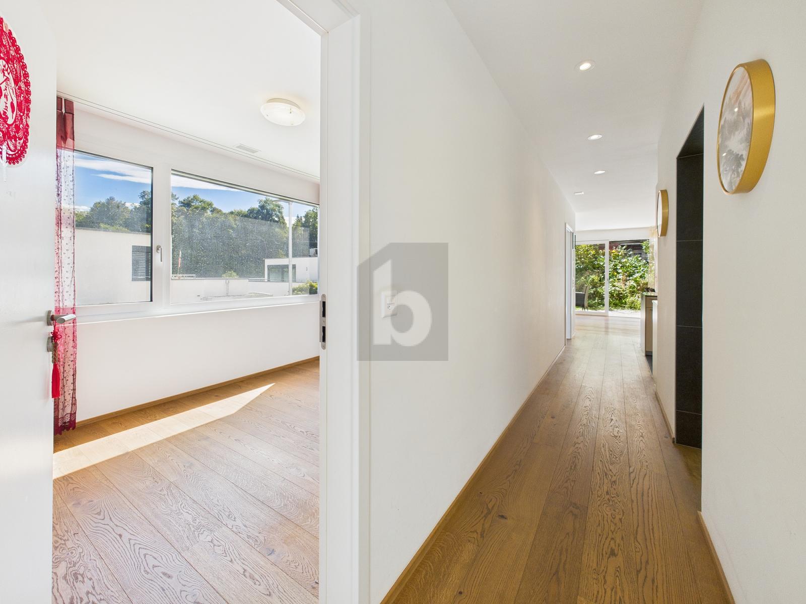 LICHTDURCHFLUTETE MIT TERRASSE - 1