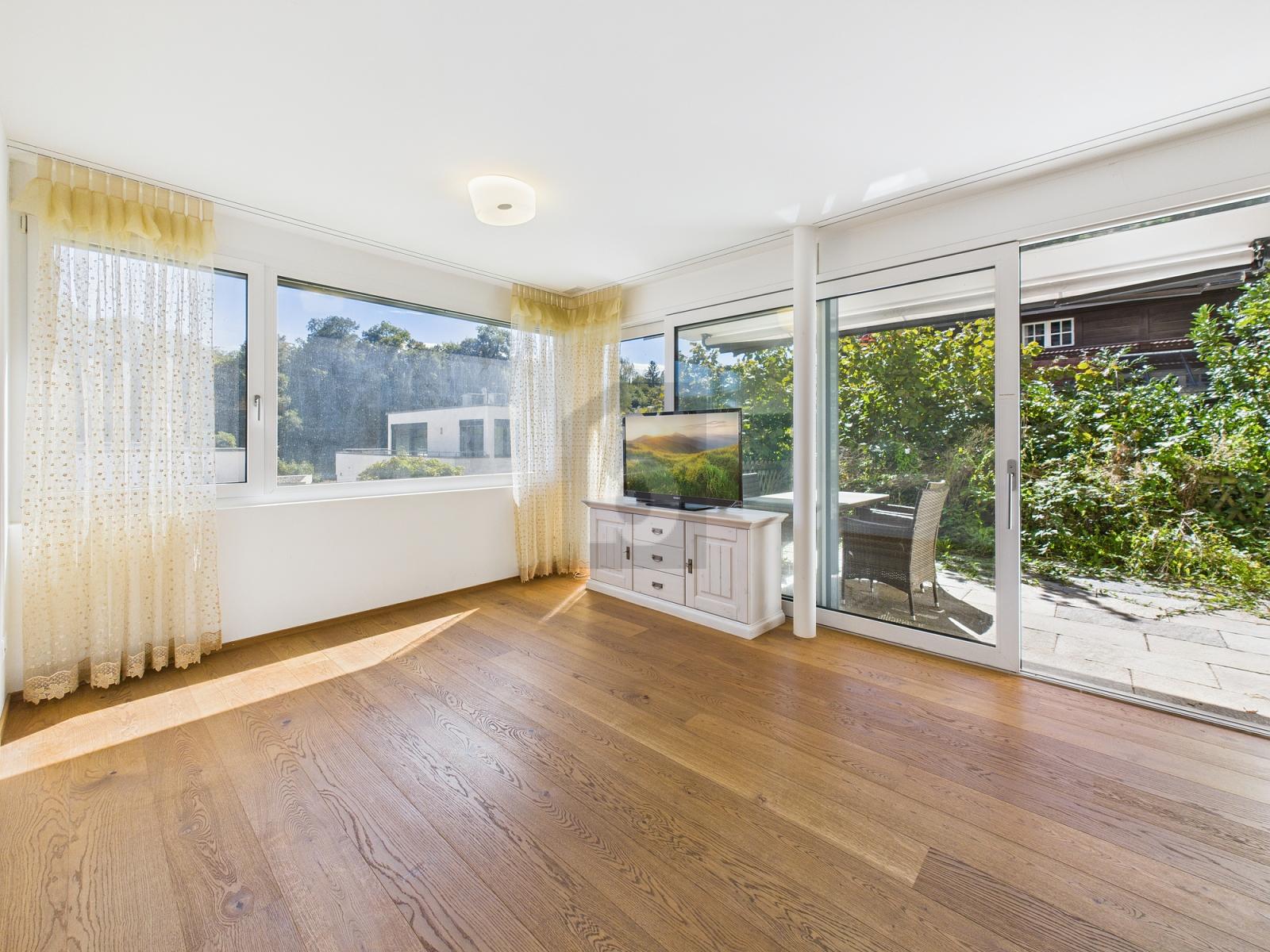 LICHTDURCHFLUTETE MIT TERRASSE - 2