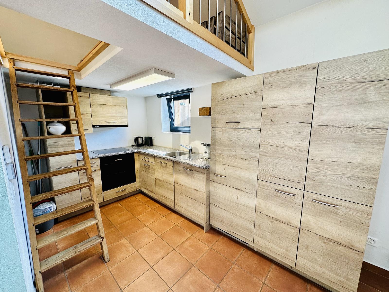 RÉNOVÉ AVEC SOIN, AU CENTRE DU VIEUX VILLAGE - 2