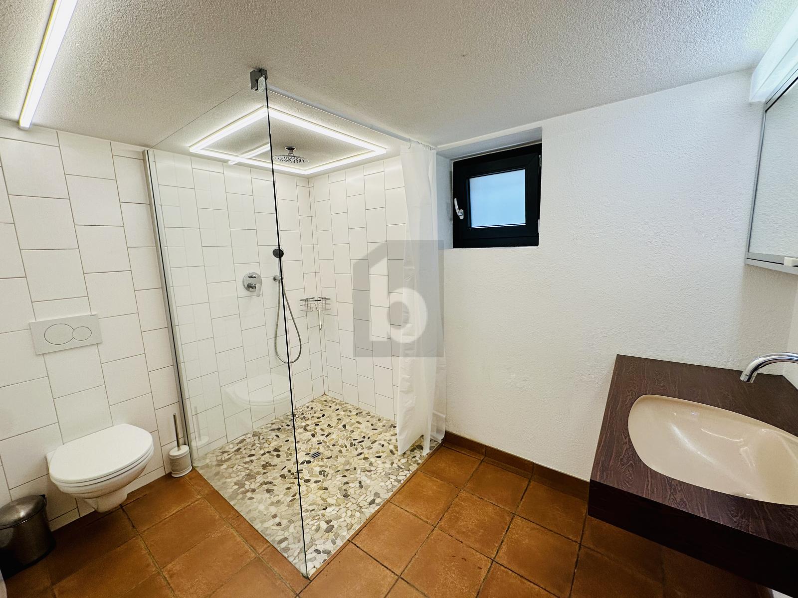 RÉNOVÉ AVEC SOIN, AU CENTRE DU VIEUX VILLAGE - 4