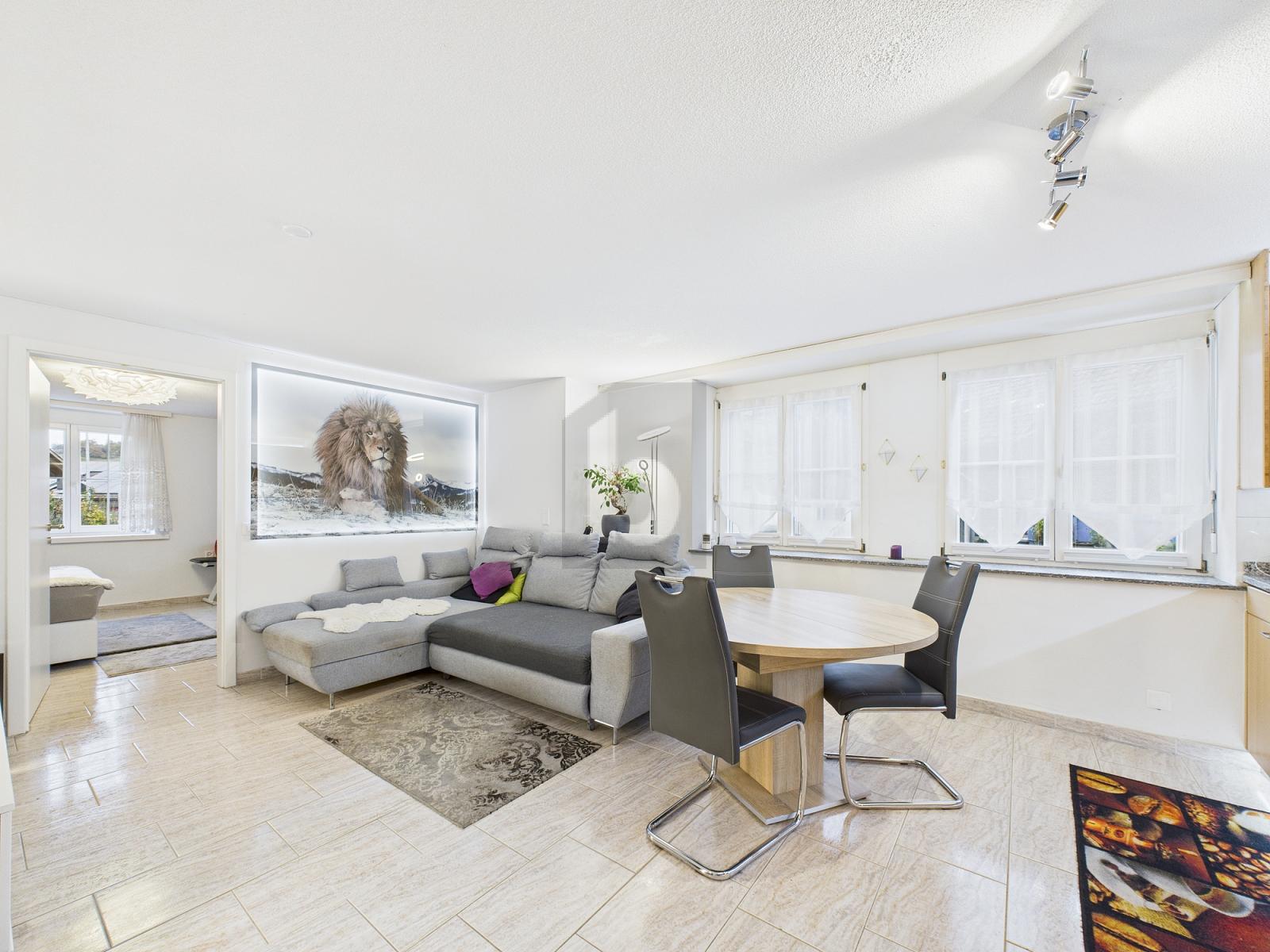 STILVOLL IN GRÜNER UMGEBUNG - 0