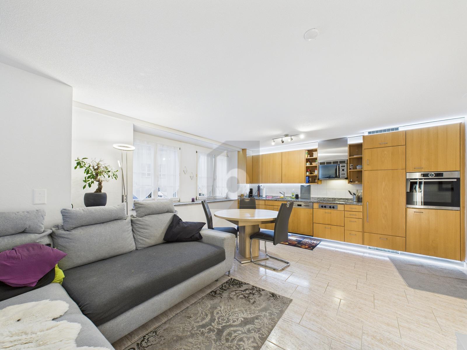 STILVOLL IN GRÜNER UMGEBUNG - 1