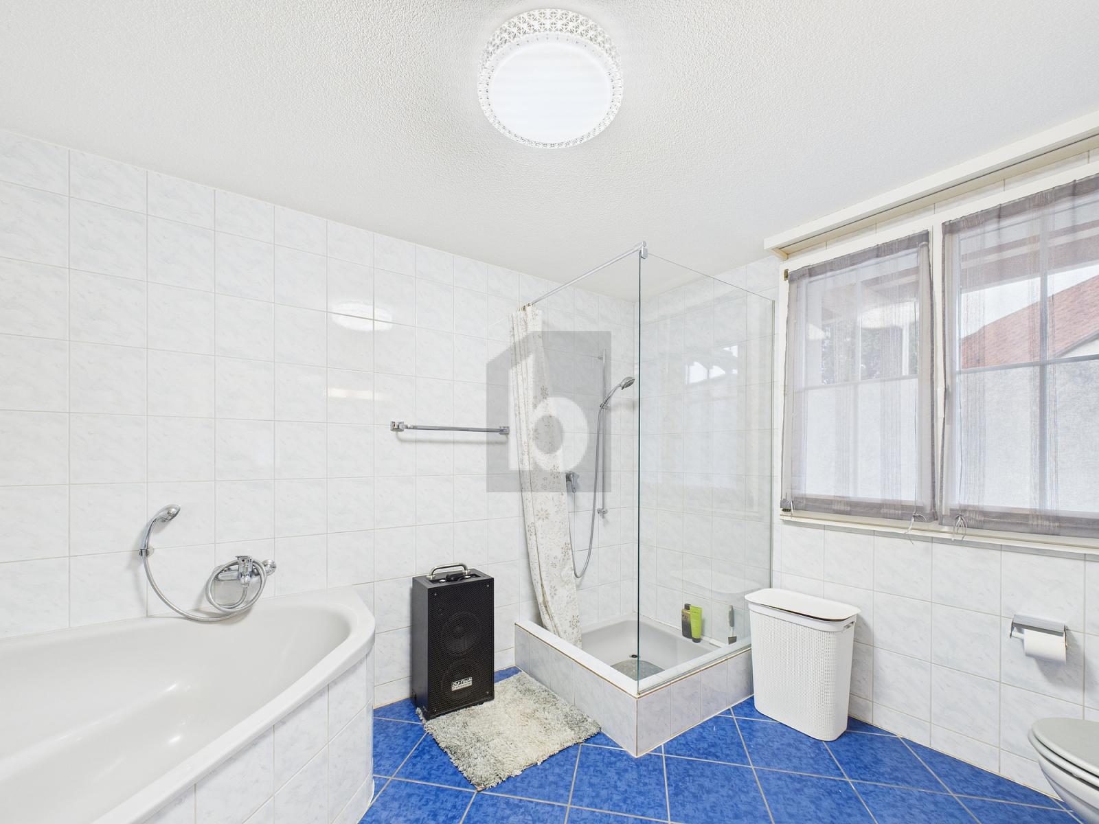 STILVOLL IN GRÜNER UMGEBUNG - 3