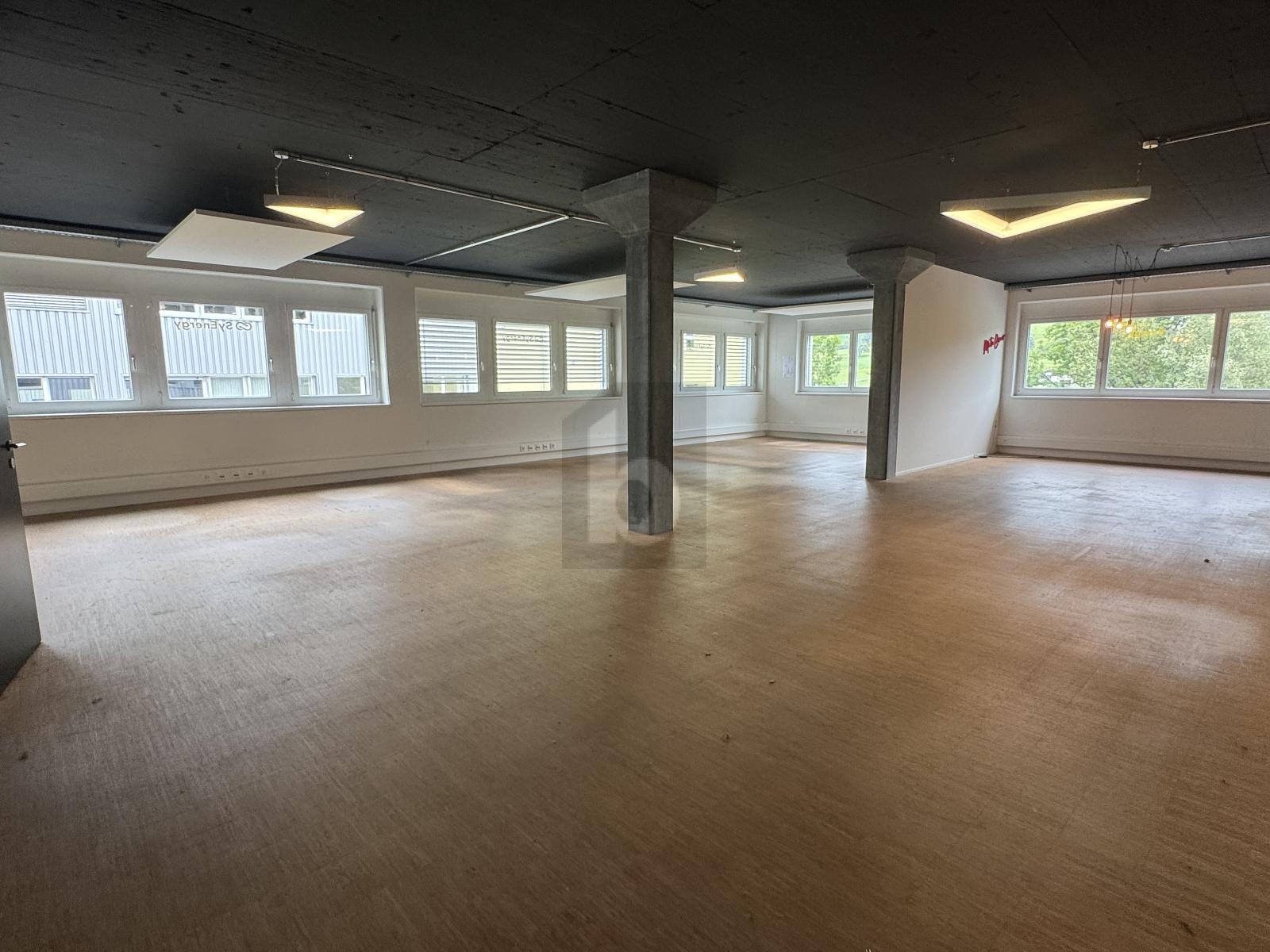 GERÄUMIG UND MODERN - 0