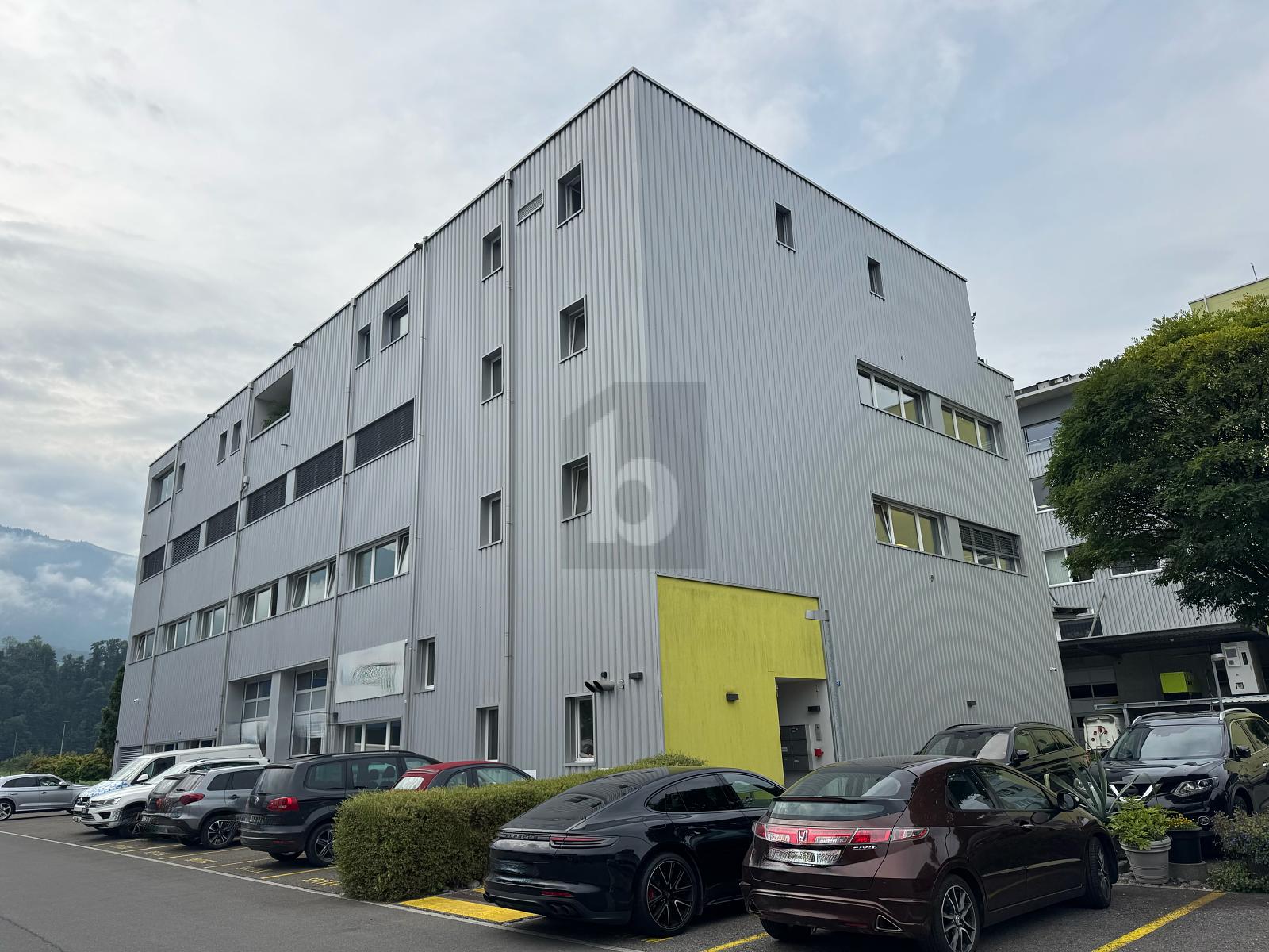 GERÄUMIG UND MODERN - 4