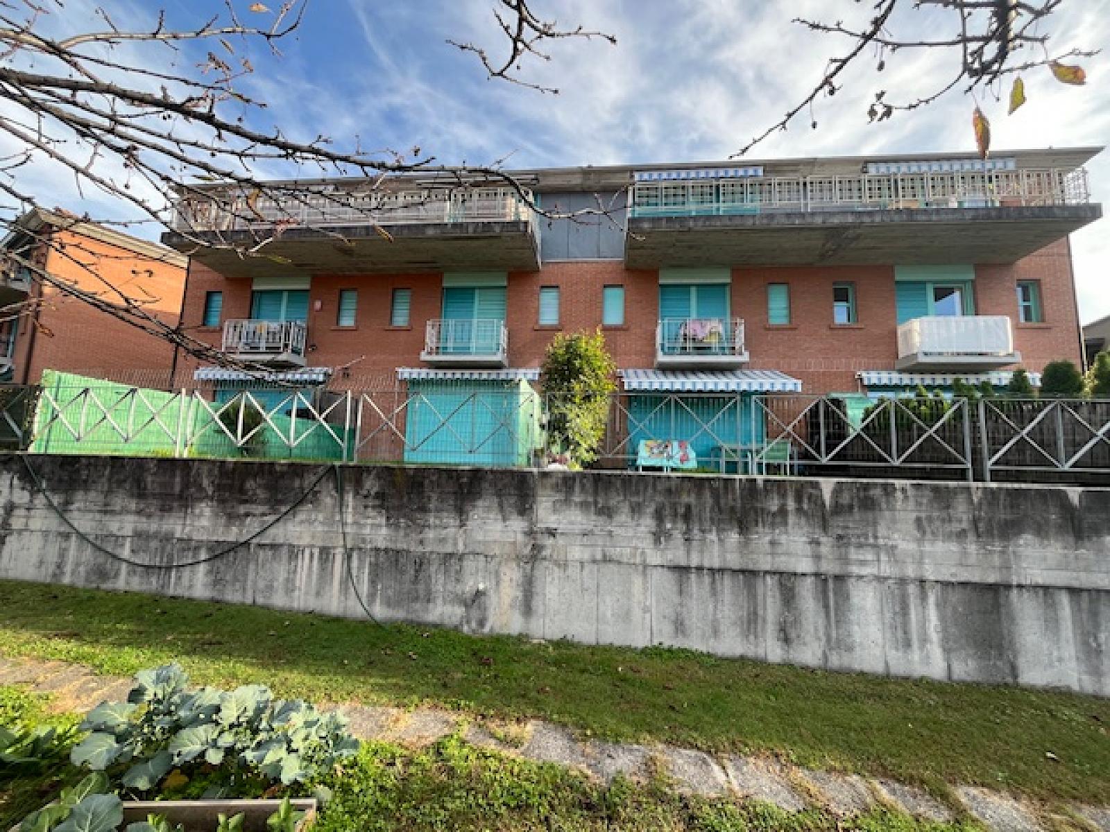 UN SOGNO CON VISTA SUL LAGO ED UN BEL GIARDINO - 1