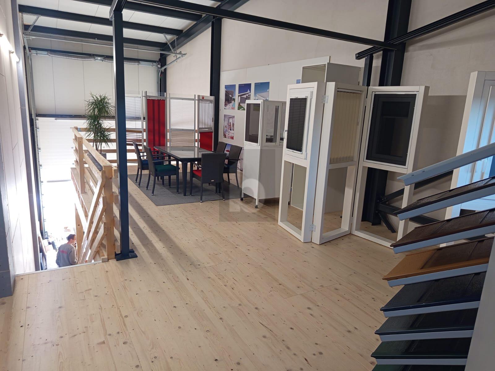 ESPACE COMMERCIAL LUMINEUX EN ZONE INDUSTRIELLE - 3