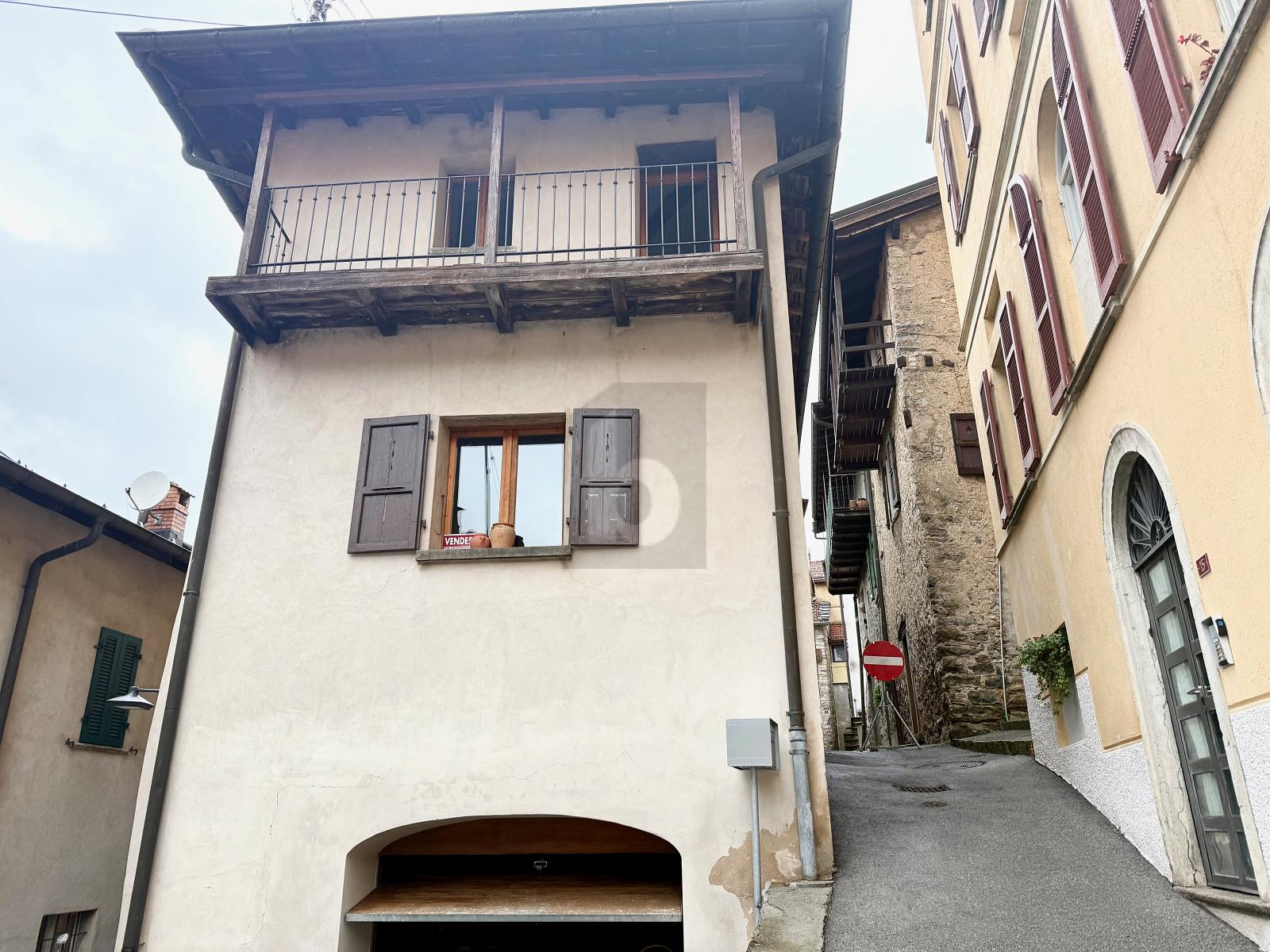 CENTRALE CON BELLISSIMA VISTA SULLA VALLE - 0