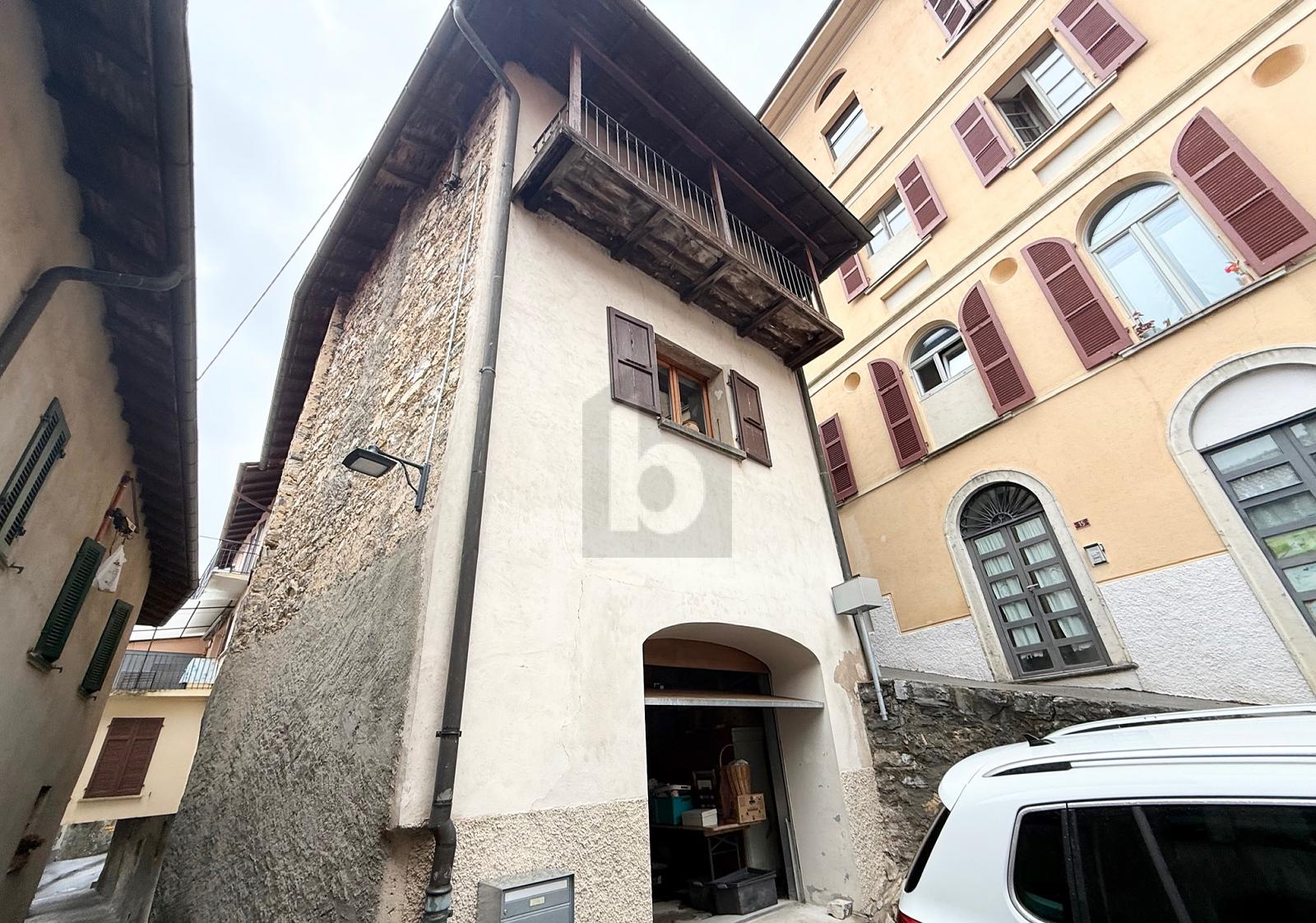 CENTRALE CON BELLISSIMA VISTA SULLA VALLE - 1