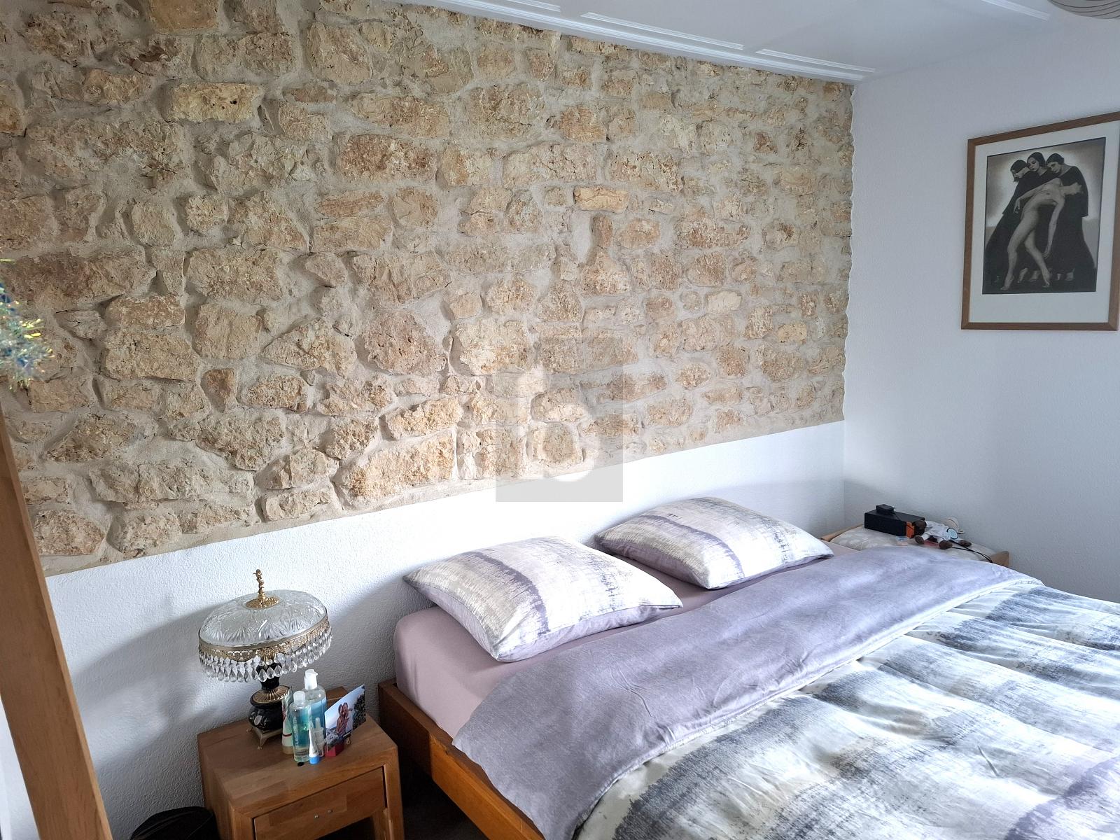 VOLUME GÉNÉREUX ET CHARME UNIQUE - 3