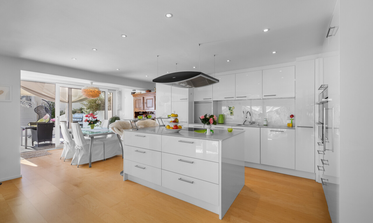 Stilvoll renoviertes Zweifamilienhaus an zentrumsnaher Lage - 1