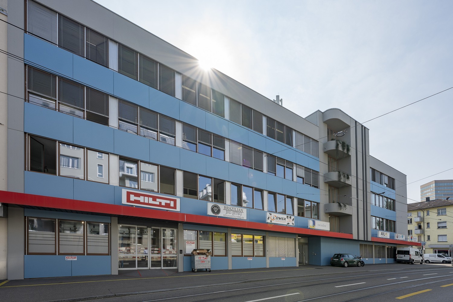 Bezugsbereite Fläche mit Dachterrasse mitten in Oerlikon - 11