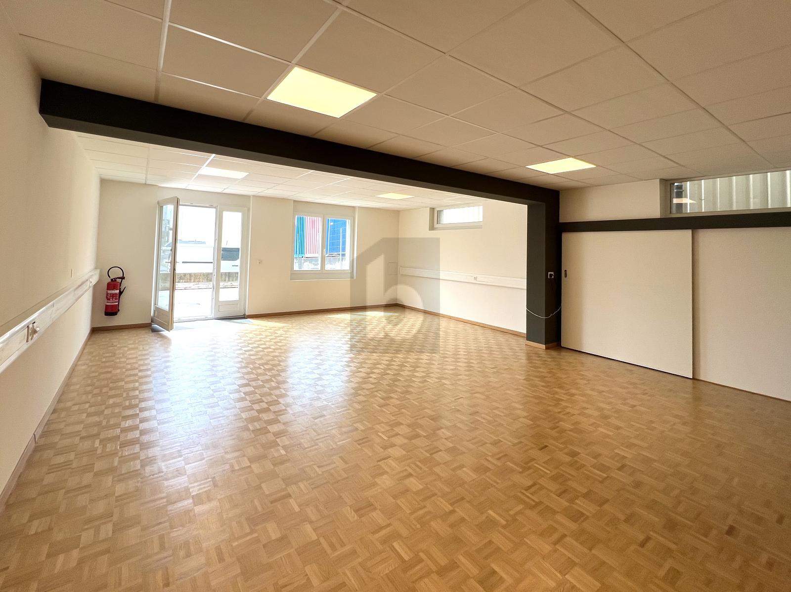 RUSTIQUE ET MODERNE EN ZONE ARTISANALE - 0