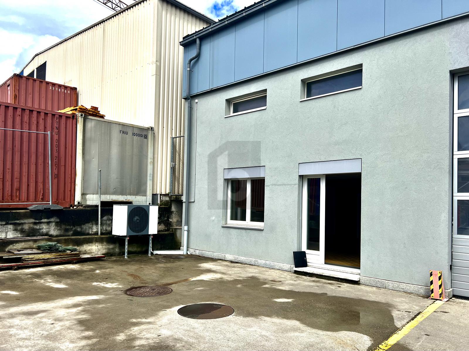 RUSTIQUE ET MODERNE EN ZONE ARTISANALE - 1