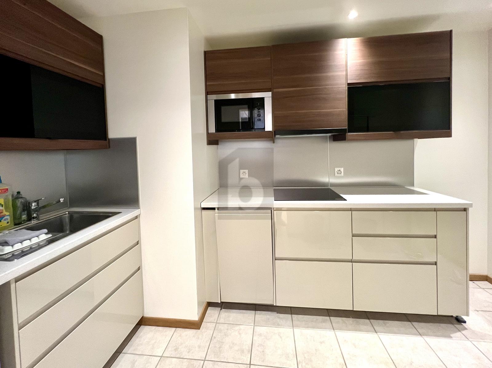 RUSTIQUE ET MODERNE EN ZONE ARTISANALE - 3