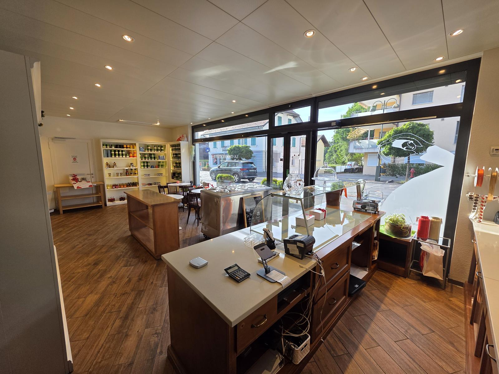 IDÉALEMENT SITUÉ, PRÊT À L EXPLOITATION - 2