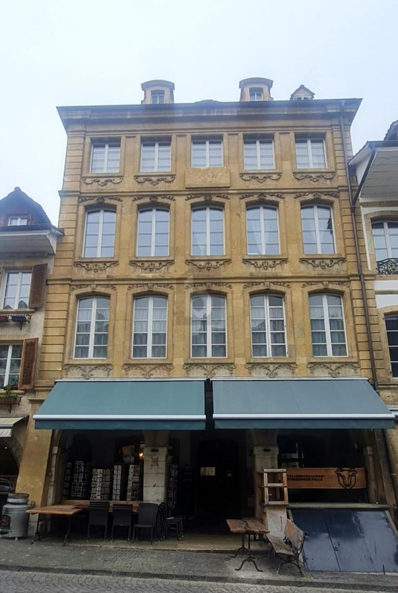 BUREAU AU C UR DE LA VIEILLE VILLE DE MORAT - 0