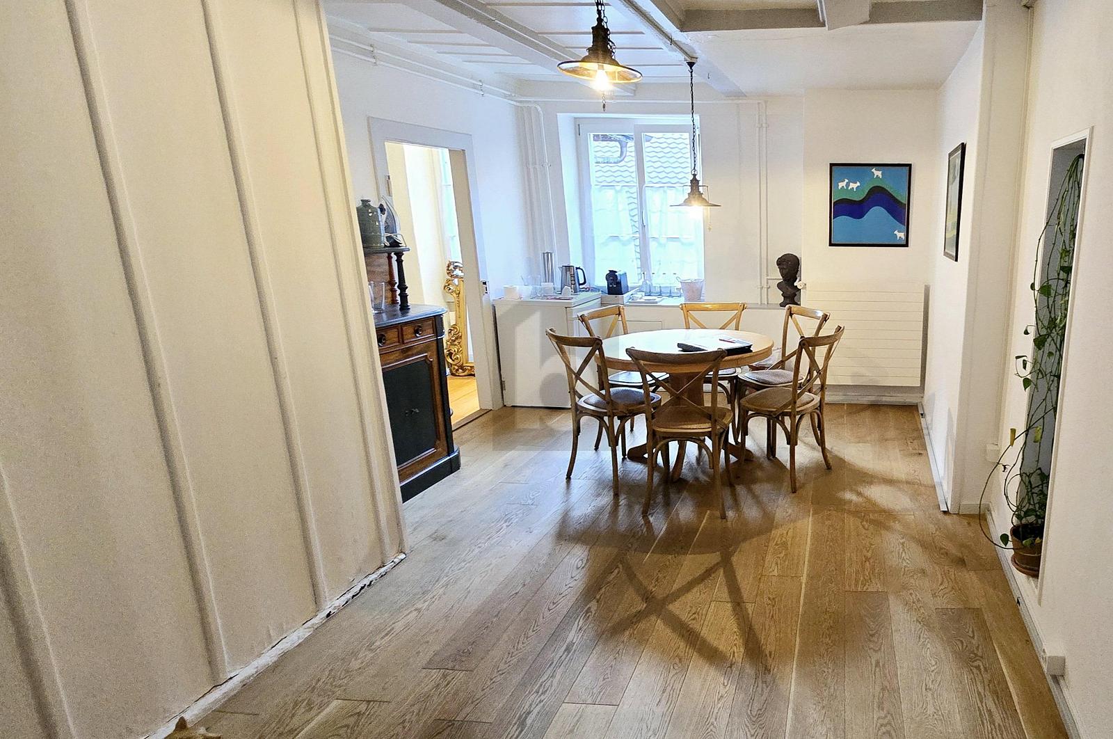 BUREAU AU C UR DE LA VIEILLE VILLE DE MORAT - 2