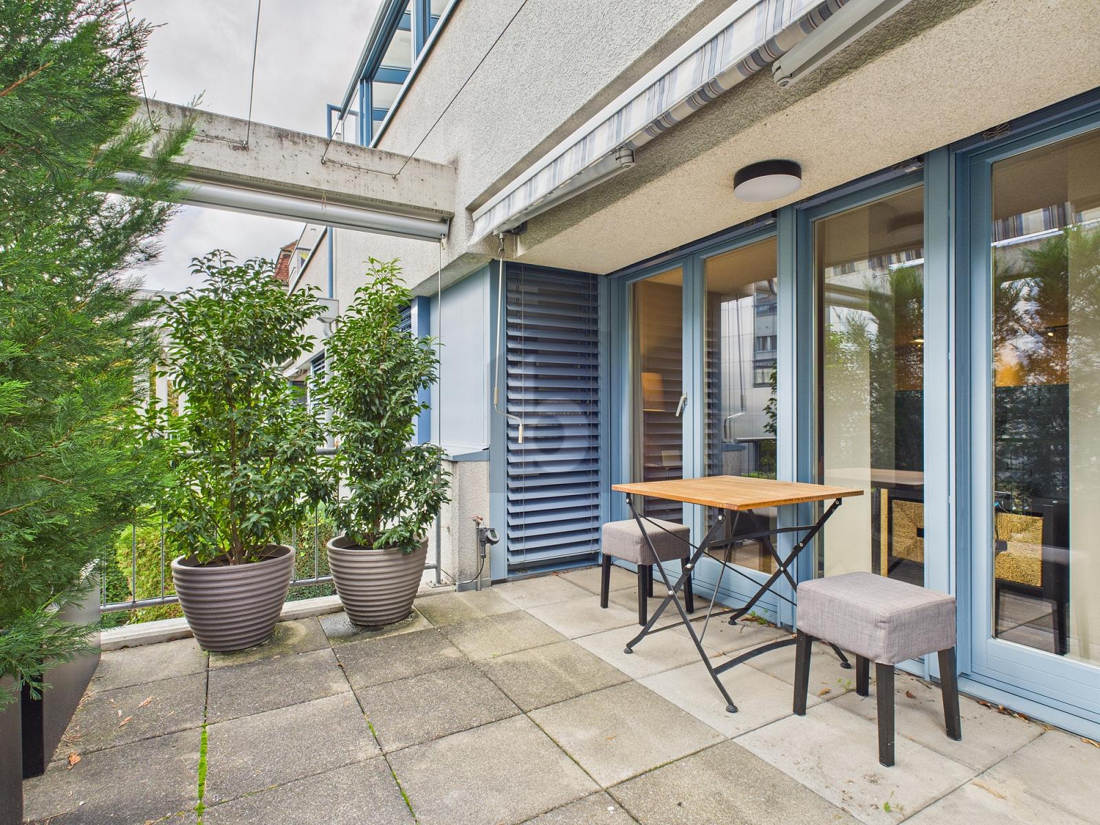 HOCHWERTIG MÖBLIERT, AN ZENTRALER LAGE - 1