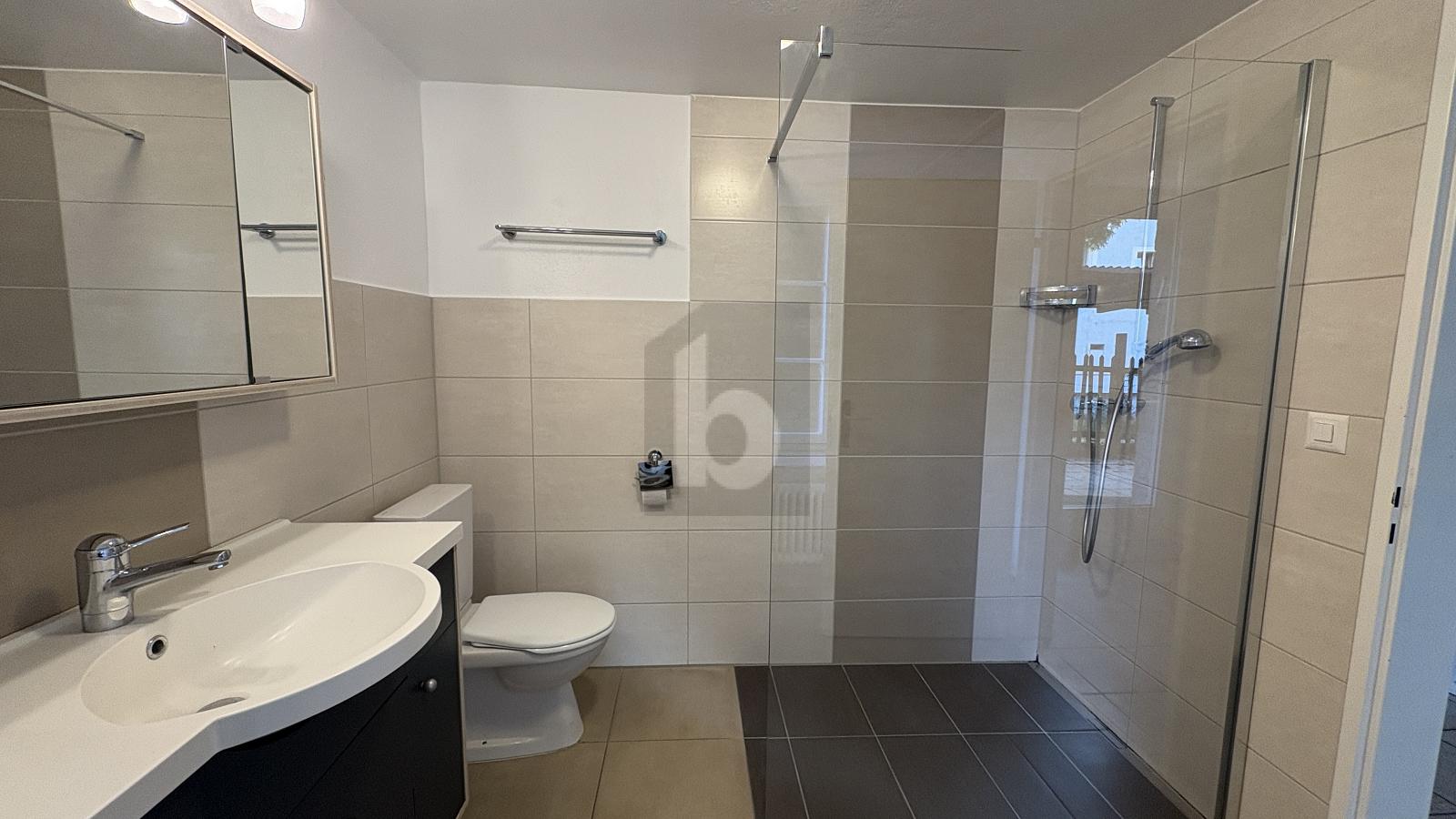 AU CALME AU CENTRE DU VILLAGE - 2