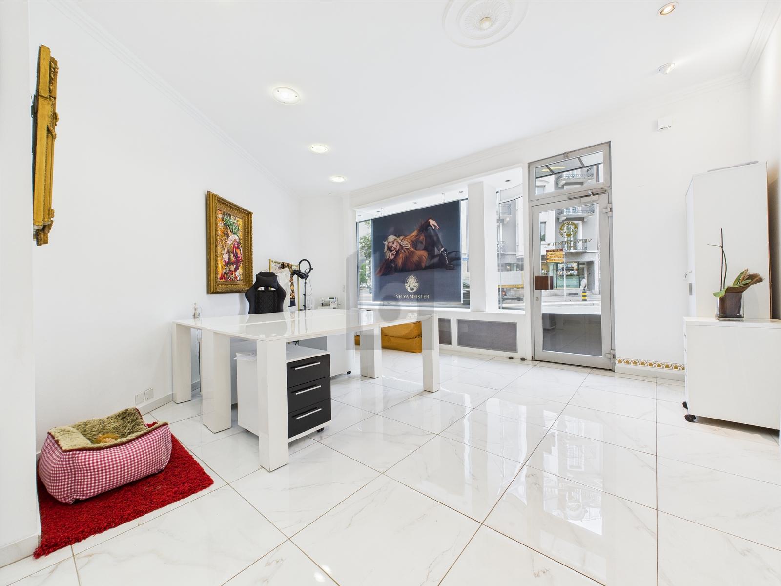 LICHTDURCHFLUTET IM ZENTRUM DER STADT - 4