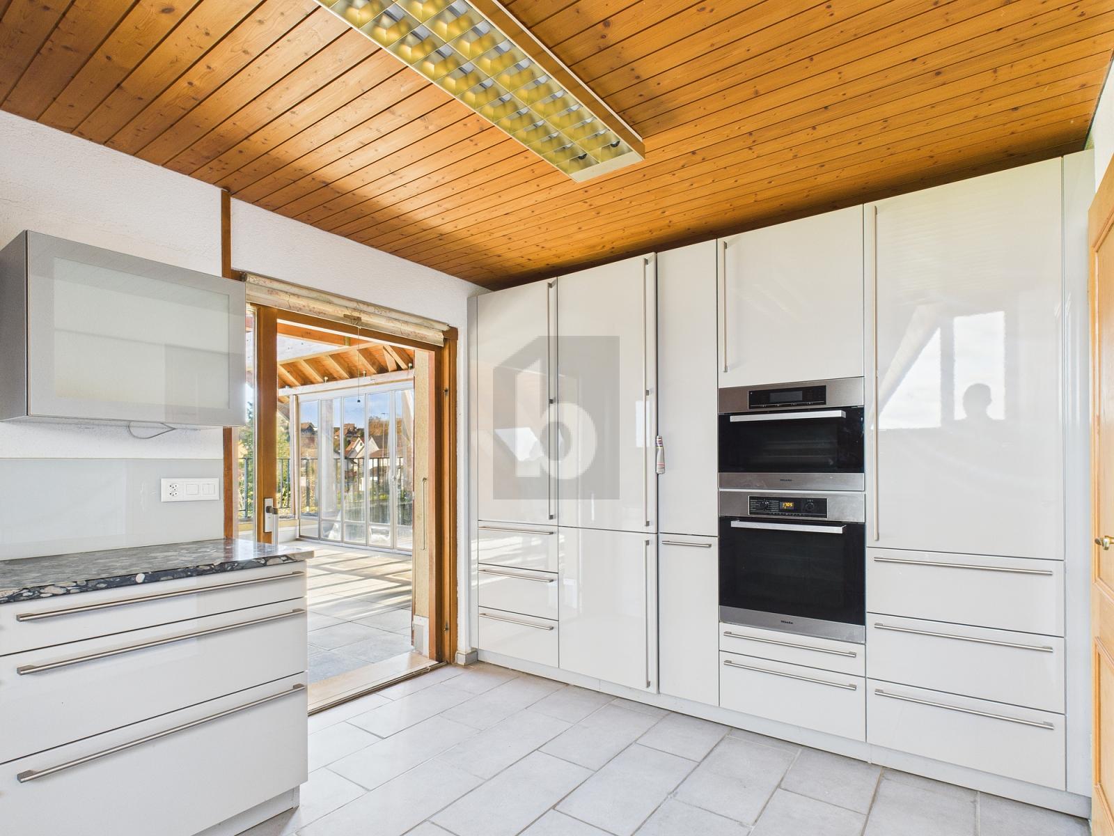 CHARMANT MIT SONNIGEM BALKON - 2